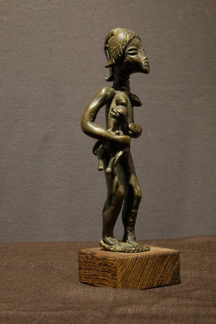 Dan maternity Bronze by artist Ldamie of Gaple