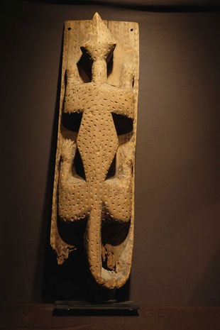 Mounted Pende Lizard House PanelProv: Jo De Buck