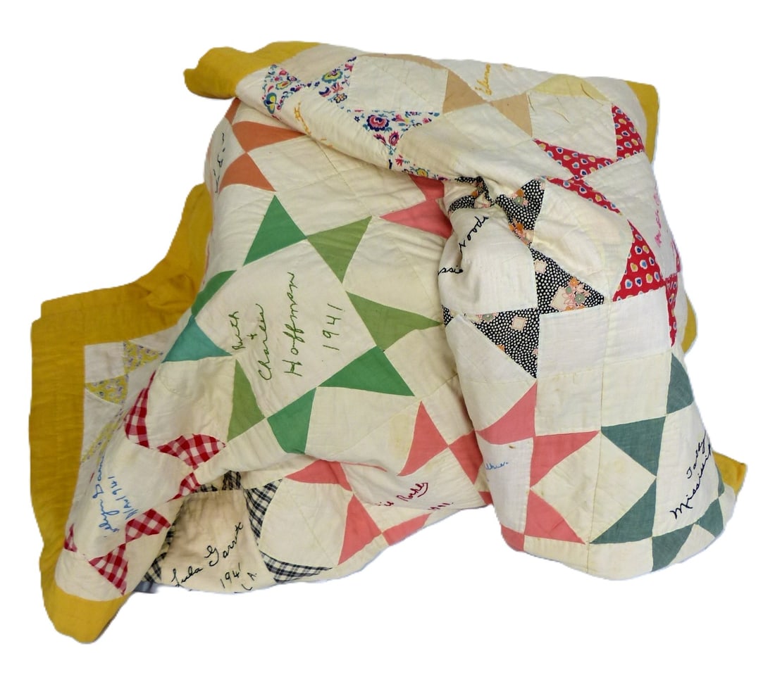 1941 Handmade Friendship Quilt: 1941 handmade friendship quilt -Condition: good ;