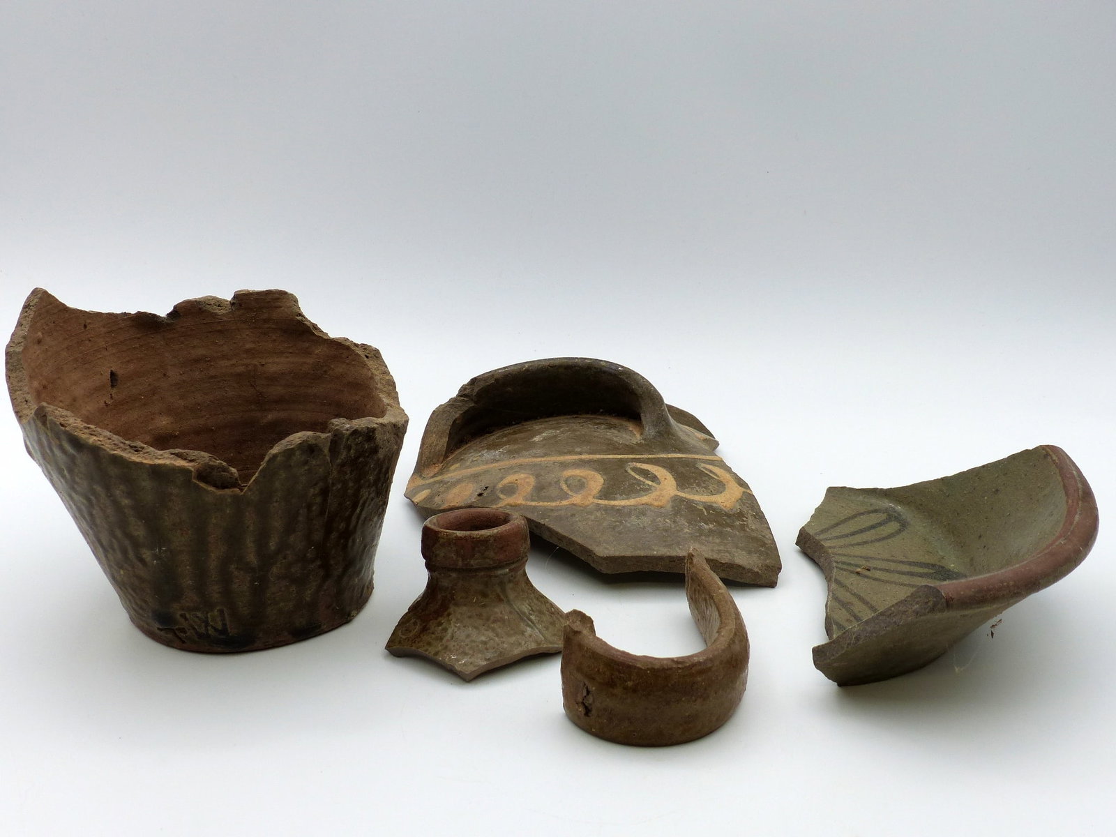 Box Of Shards Marks/ Decorated/ Bowl Bottom: Box of Shards Marks/ Decorated/ Bowl Bottom -Condition: Shards ;