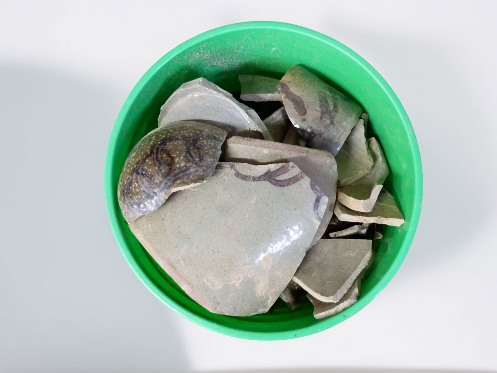 Trap & Chandler Shard Bucket Collection: This impressive collection features a variety of shards from Trap & Chandler pottery, showcasing historical craftsmanship. Each piece exhibits unique glazes and decorative patterns typical of the peri