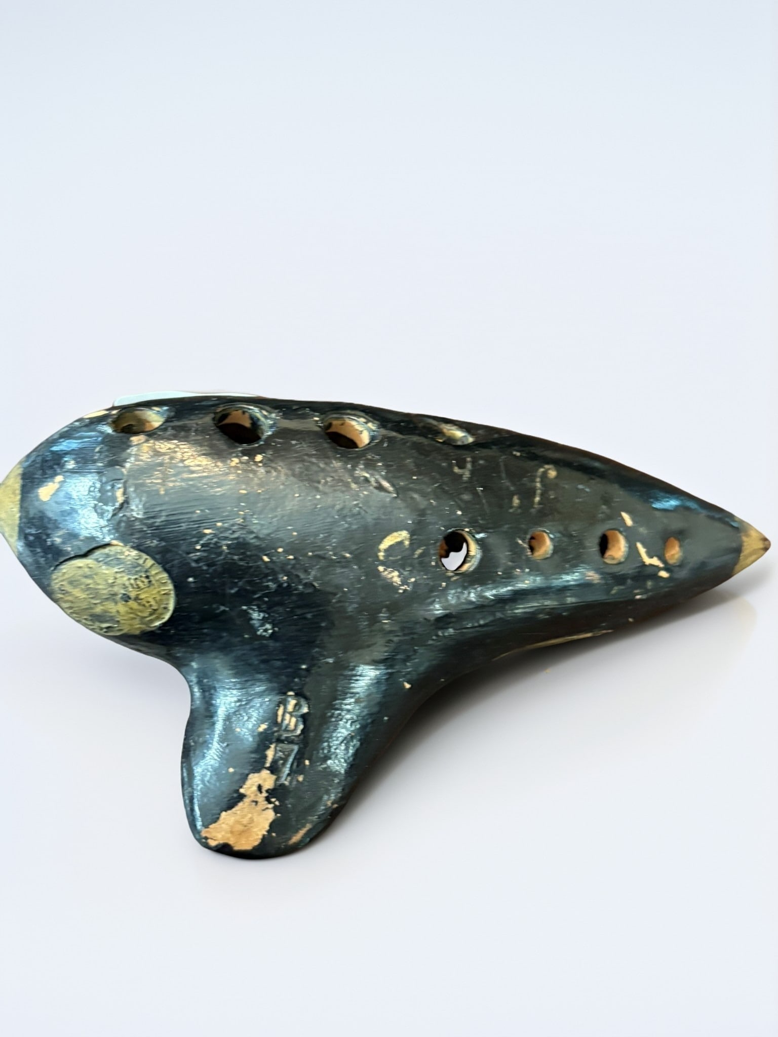 Black Glazed Ceramic Ocarina: This is a vintage-style ceramic ocarina finished in a deep black glaze. Featuring a traditional multi-hole design, this wind instrument serves as both a musical tool and a decorative object. The piece