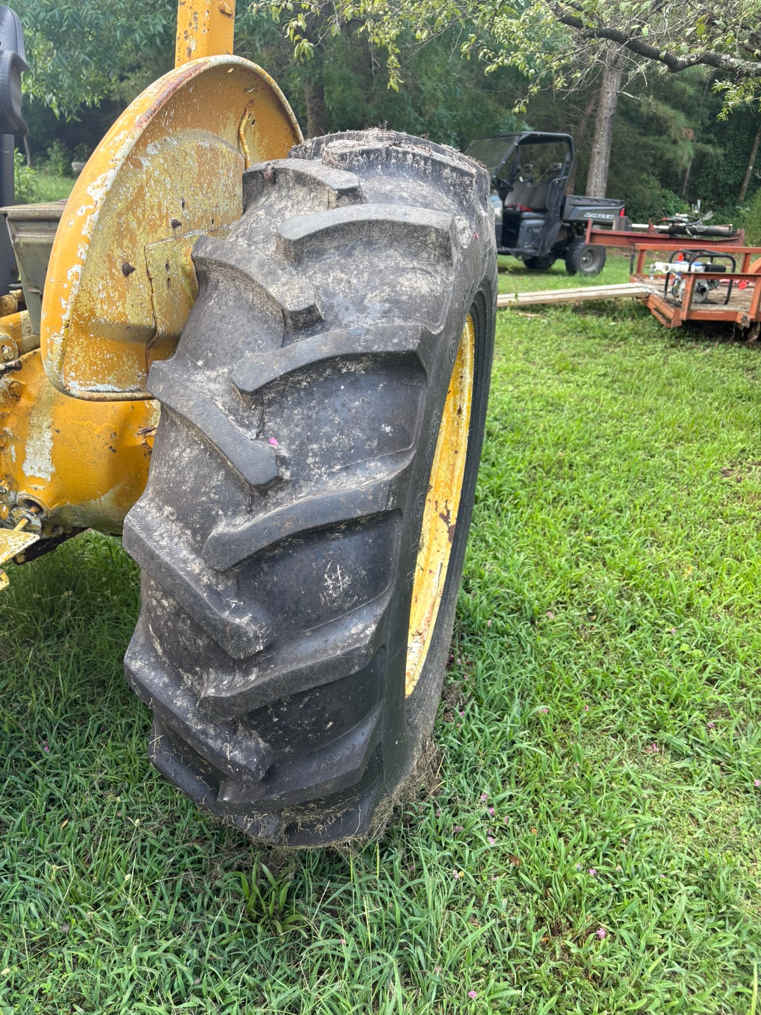 Ford 400 Industrial Tractor - 4