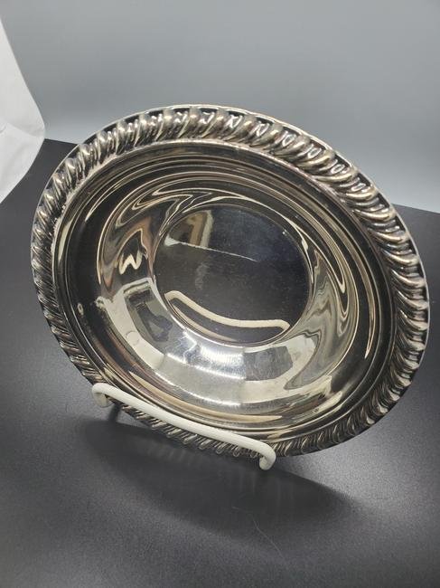 Silver Plate WM Rogers Bowls x 2.: Silverplate rope edge bowls by WM Rogers. Original stickers intact on bottom. They measure 6 1/2" across x 1 1/2" tall. Some minor surface scratches, they could use a good cleaning.