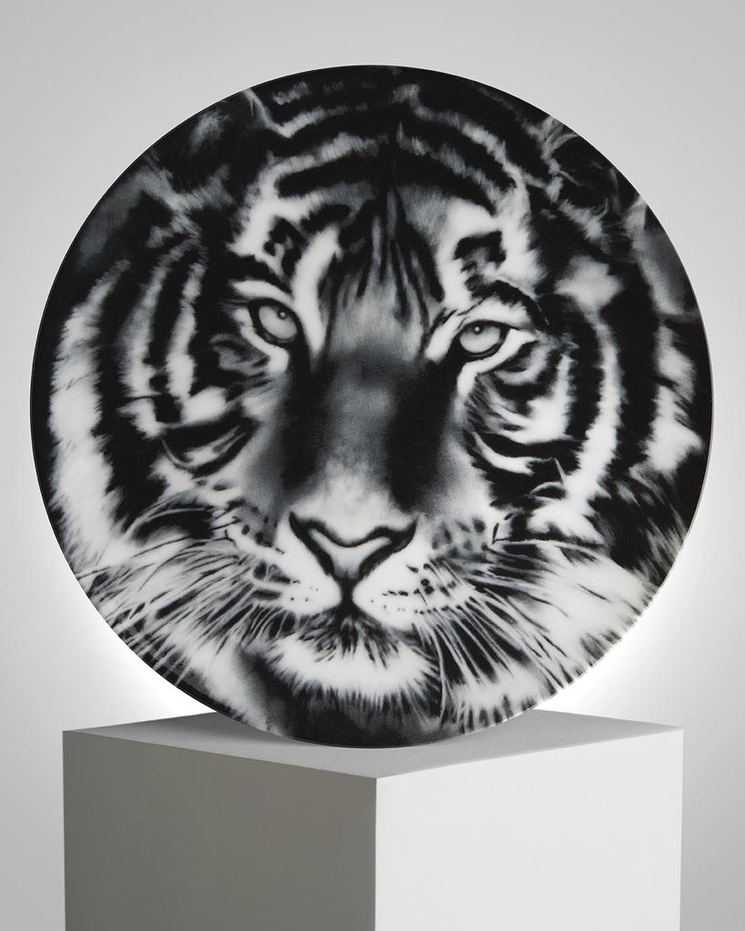 Robert Longo - Plate: Robert Longo - Plate _x000D_ _x000D_ Limoges porcelain plate _x000D_ 21 cm diameter _x000D_ Plate signed