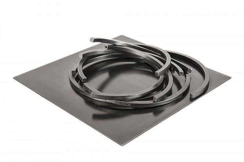 Bernar Venet - Effondrement - 10 arcs, 2016: Bernar Venet - Effondrement - 10 arcs, 2016 Sculpture originale en acier peint Signée et numérotée par l'artiste Edition limitée à 27 ex, 2016 Très bon état 12 x 50,