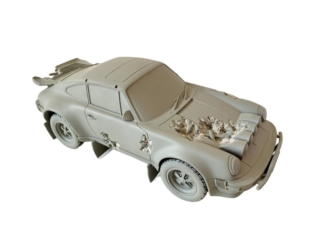 Daniel Arsham - Eroded Safari, 2022: Daniel Arsham - Eroded Safari, 2022Resin, plaster and aluminum oxide sculpture in original box with holographic label numbered 268/500. Very good condition, 13.5 x 30.5 x 11.5 cmSculpture en résine,