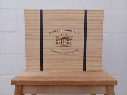 Vin - Chateau Margaux - 2019: Vin - Chateau Margaux - 2019Caisse en bois de 3 Bouteilles 0.75Cl20191er cru classé - Bordeaux - Margaux - RougeTrès bon état Wooden case of 3 bottles 0.75cl20191st class classified - Bordeaux -