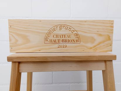 Vin - Chateau Haut Brion - 2019: Vin - Chateau Haut Brion - 2019Caisse en bois de 3 Magnum 1.5L20191er cru classé - Bordeaux - Pessac-Léognan - RougeTrès bon état Wooden case of 3 Magnum 1.5L20191st class classified - Bordeaux -