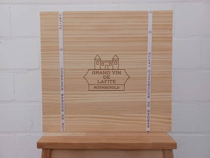 Vin - Chateau Lafite Rothschild - 2019: Vin - Chateau Lafite Rothschild - 2019Caisse en bois de 3 Magnum 1.5L20191er cru classé - Bordeaux - Pauillac - RougeTrès bon état Wooden case of 3 MMagnum 1.5L20191er cru classé - Bordeaux -