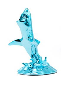 Richard Orlinski - Shark Spirit (Aqua Blue Edition): Richard Orlinski - Shark Spirit (Aqua Blue Edition)Painted resin sculpture. Comes in original box. Very good condition, 14 x 10 x 8 cmSculpture en résine peinte. Livrée dans sa boîte d'origine.