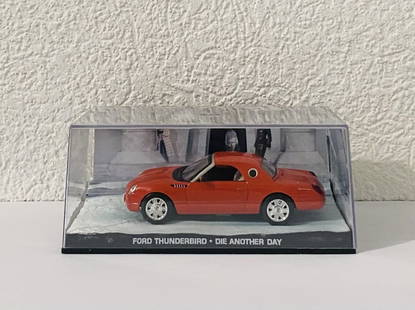 James Bond 007 - Ford Thunder Bird (Die another day): James Bond 007 - Ford Thunder Bird (Die another day)Car model in metal alloy with plastic details. Scale: 1/43. Length: 10 cm. James Bond and Aki figures. 3D film scene diorama with a clear top.