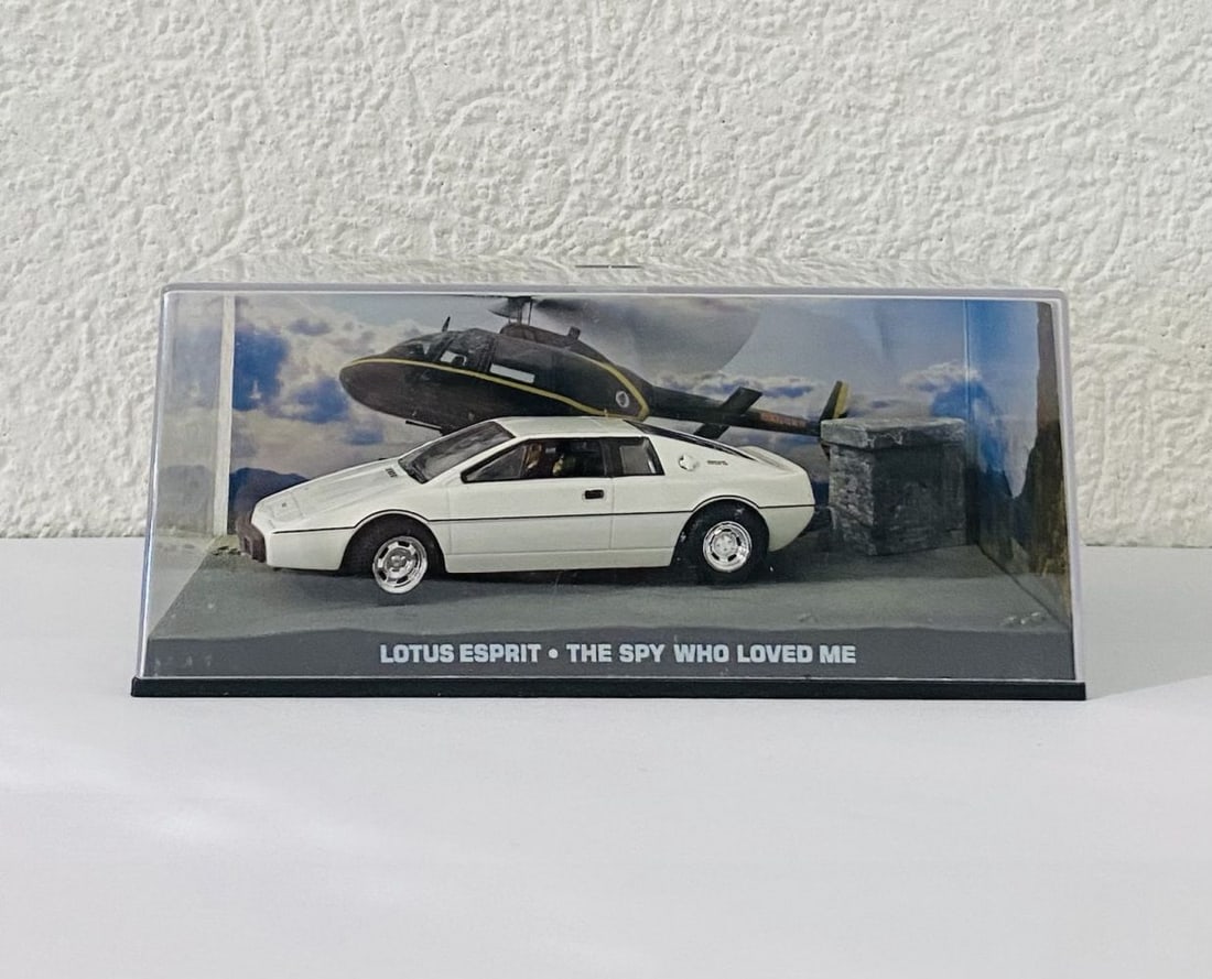 James Bond 007 - Lotus Esprit  (The spy who loved me ) (1 of 2)