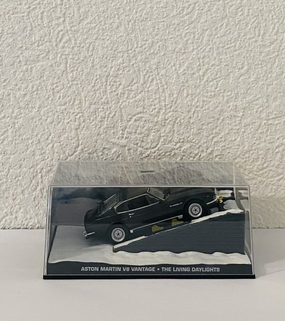 James Bond 007 - Aston Martin V8 Vantage (The living Daylights) (1 of 2)