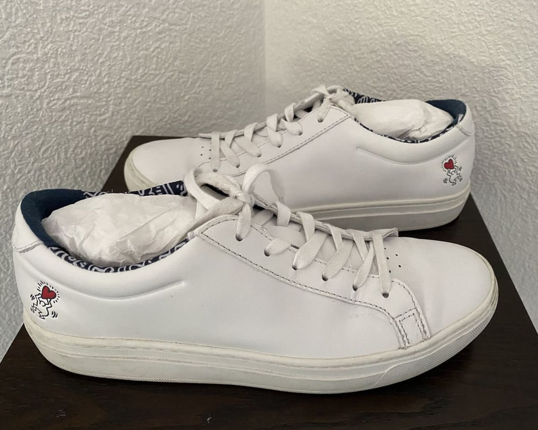 Lacoste x Keith Haring (after) - White Leather Sneakers L.12.12, 2019: Lacoste x Keith Haring (after) - White Leather Sneakers L.12.12, 2019White leather lace up lifestyle sneakers shoes, size 4.5 UK, 37.5 EUR, 6.5 USA, good condition, used.Baskets lifestyle à lacets en