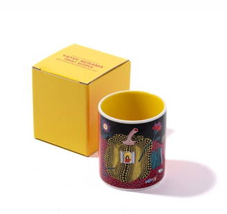 Yayoi Kusama (after) - "Hello" Mug, 2025: Yayoi Kusama (after) - "Hello" Mug, 2025Mug created for the exhibition "Yayoi Kusama Print Works: Repetition & Proliferation". Height: 9 cm. Comes in original box, 10 x 9 x 9 cm.Mug créé pour