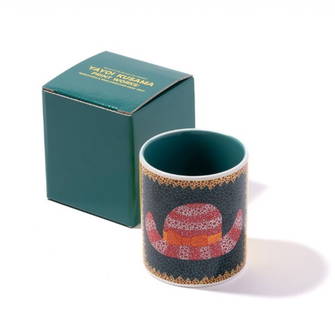 Yayoi Kusama (after) - "Hat" Mug, 2025: Yayoi Kusama (after) - "Hat" Mug, 2025Mug created for the exhibition "Yayoi Kusama Print Works: Repetition & Proliferation". Height: 9 cm. Comes in original box, 10 x 9 x 9 cm.Mug créé pour