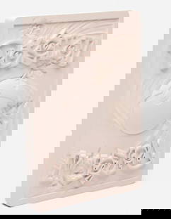 Daniel Arsham - Pink Crystalized Charizard Card (Pokémon), 2020: Daniel Arsham - Pink Crystalized Charizard Card (Pokémon), 2020Pink cast resin, aluminum oxide. Limited edition of 500. Comes in original box. Good condition, 30.5 x 22 x 3 cm.Résine coulée rose,