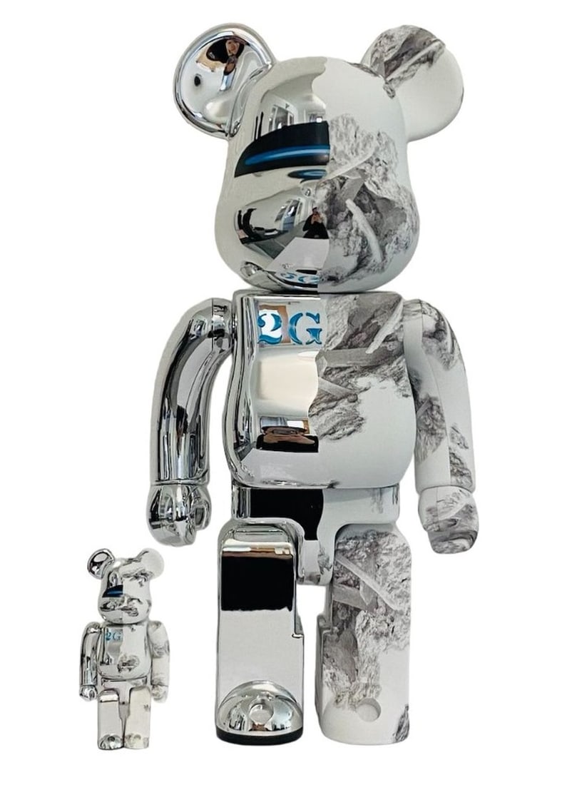BE@RBRICK - Hajime Sorayama X Daniel Arsham 2G 400% + 100%: BE@RBRICK - Hajime Sorayama X Daniel Arsham 2G 400% + 100%Vinyl Art Toy28 × 13 × 10 cmComes in original boxGood condition Jouet d'art en vinyle28 × 13 × 10 cmLivré dans la boîte d'origineBon ét