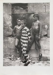 Lucien Clergue - Le trio avec Arlequin, Arles, 1955: Lucien Clergue - Le trio avec Arlequin, Arles, 1955Photographic print on paper, not signed, not numbered. Publisher: Taco Verlagsgesellschaft & Agentur mbH, Berlin, 1988. Good condition, 43 x 30.5