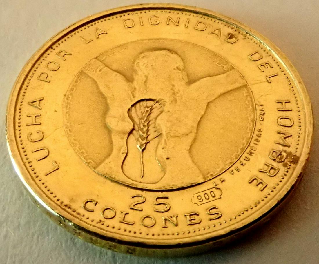 25 Colones Independence: Country El Salvador Type Non circulating coin Year 1971 Value 25 Colones (25 SVC) Metal Gold (.900) Weight 2.94 g Diameter 16 mm Shape Round Will be shipped registered mail UPS