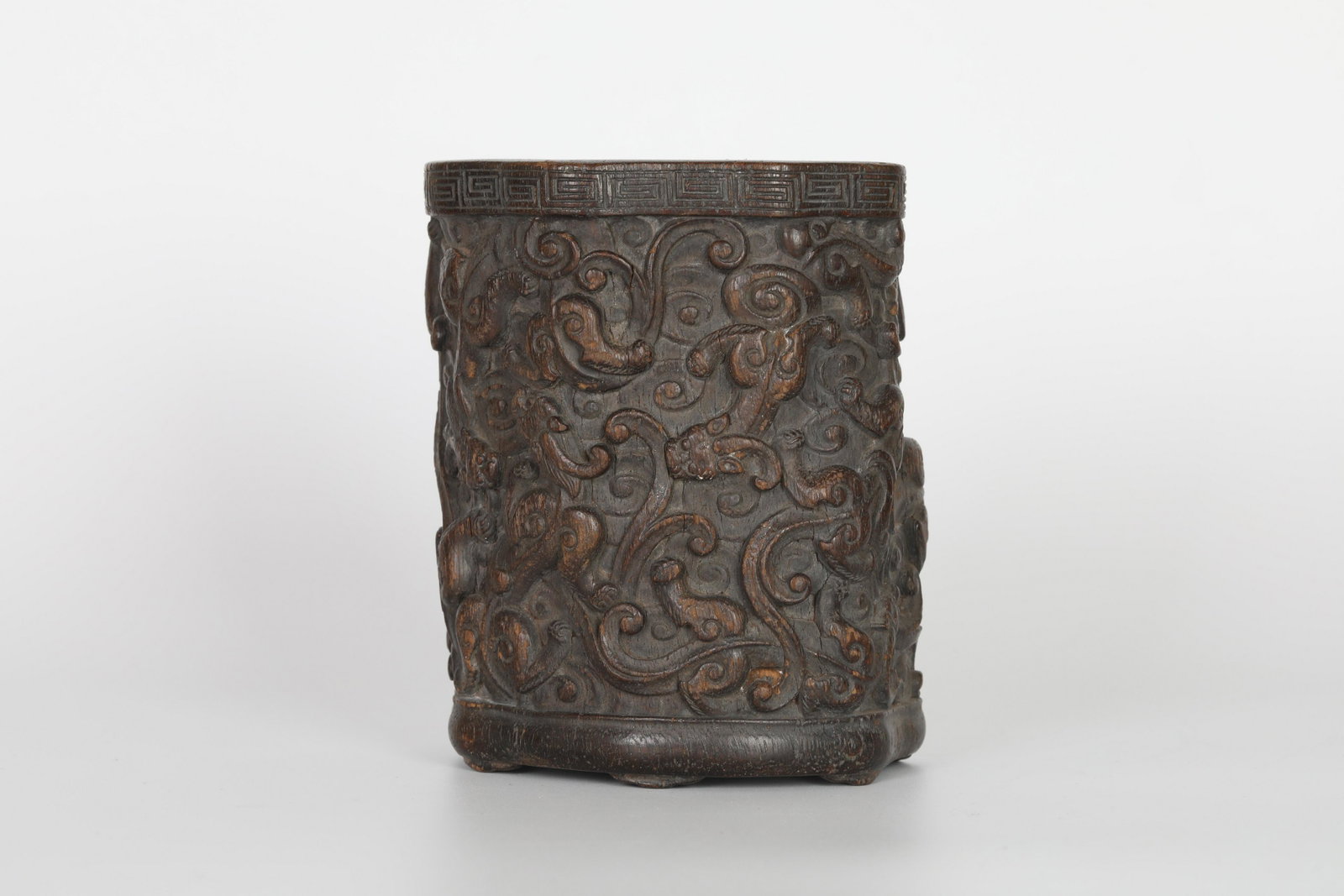18TH Agarwood Dragon Pen Holder: This pen holder is made from the finest agarwood, and the carving is fine and beautiful, with sharp lines and clear layers. It is a treasure worth collecting.wide 10.8cm,high 13.5cm