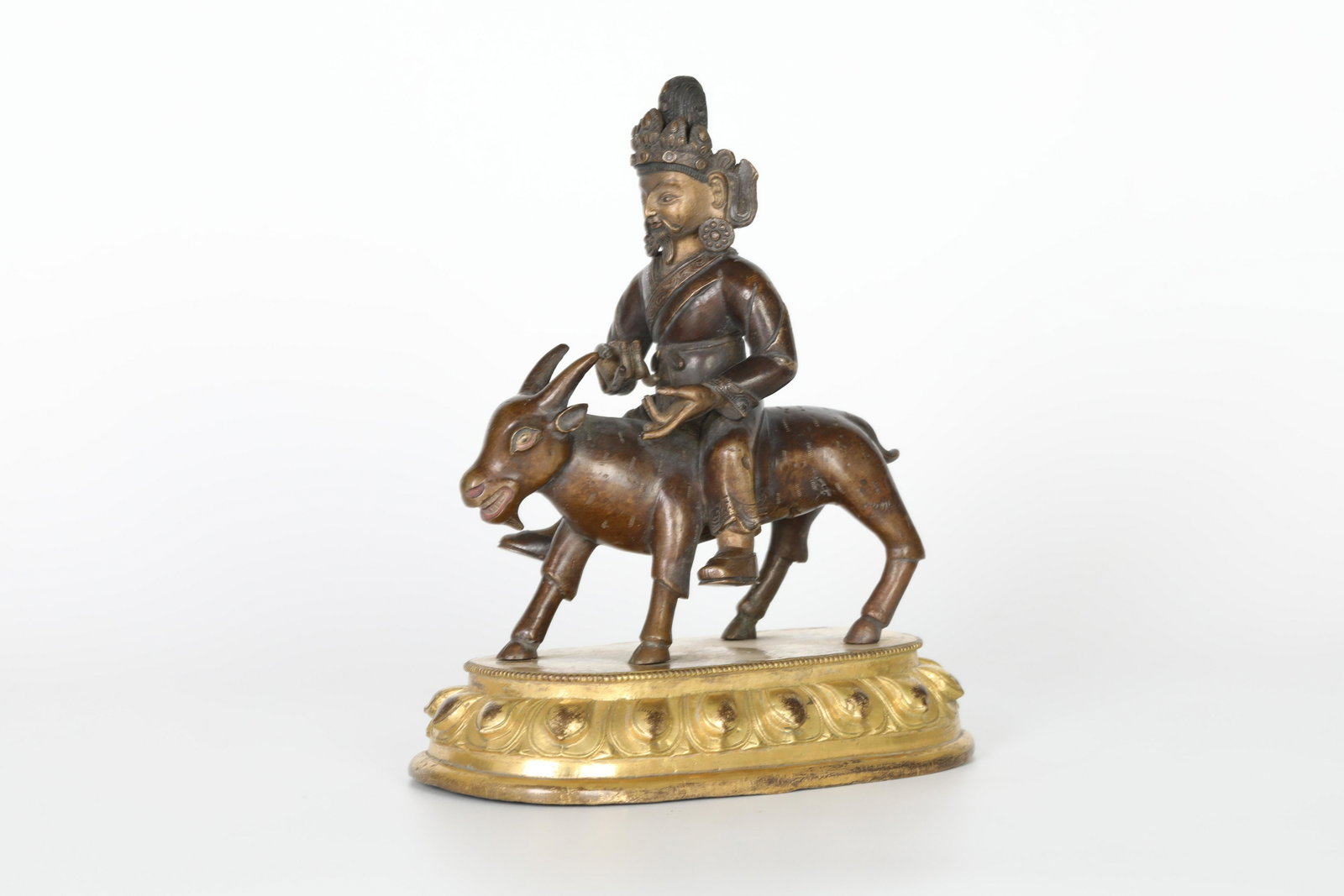 18TH Bronze statue of riding sheep to protect Dharma: The expression is peaceful, the gestures and sitting posture are also full of beauty, the concept is novel and unique, the goat's posture is sly, the shape is vivid, and it is very well preserved. Thi