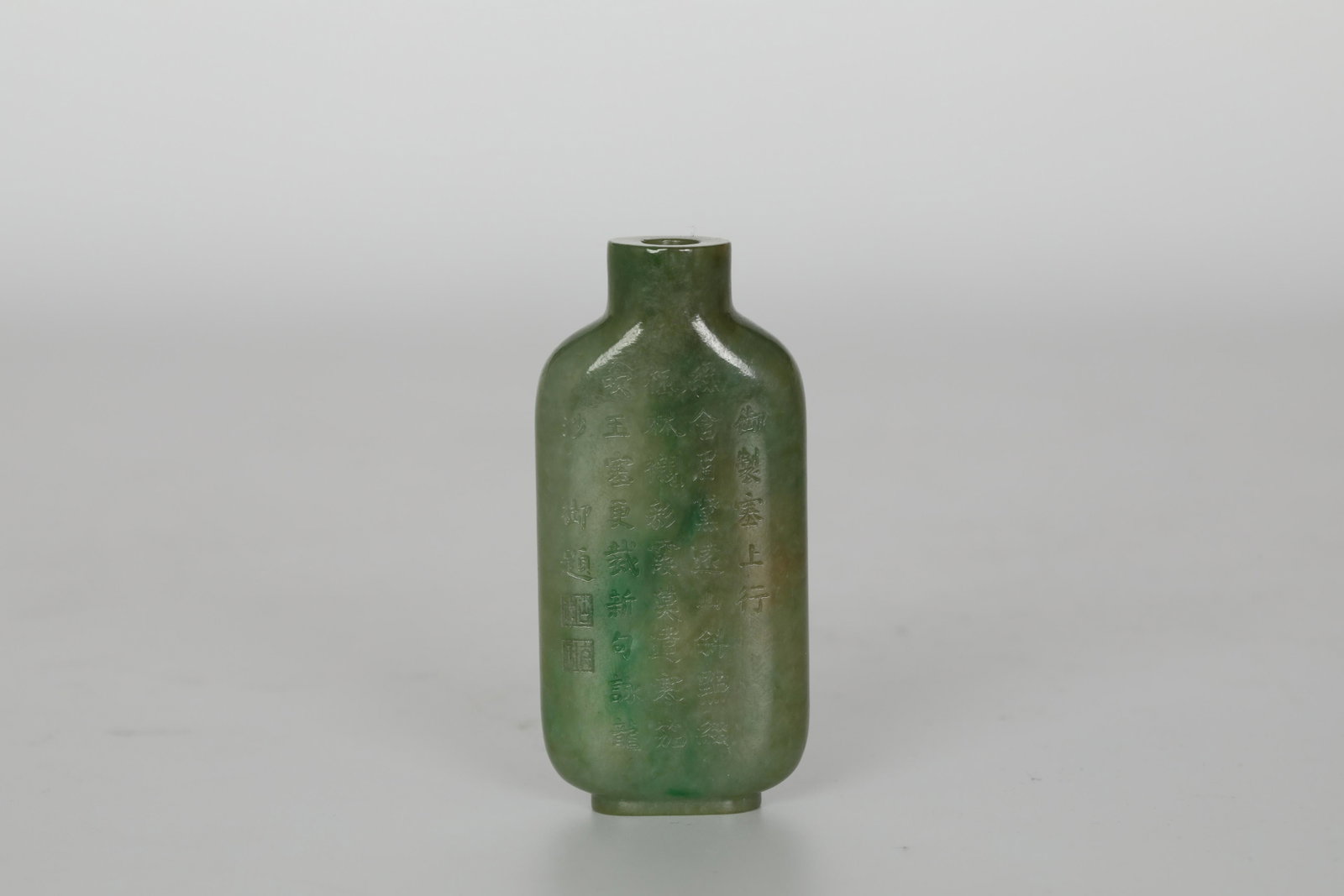 Qianlong,jadeite snuff bottle: This snuff bottle is made of jadeite. It has excellent color, skillful carving and is actually the best.high 6.5cm,wide 3cm