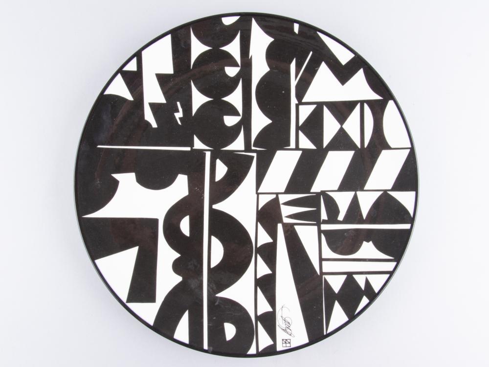 Howard Smith | Plate Dummer Collection: Arabia Finland Drummer Collection. Dimensions: 32.5 cm (Diameter)