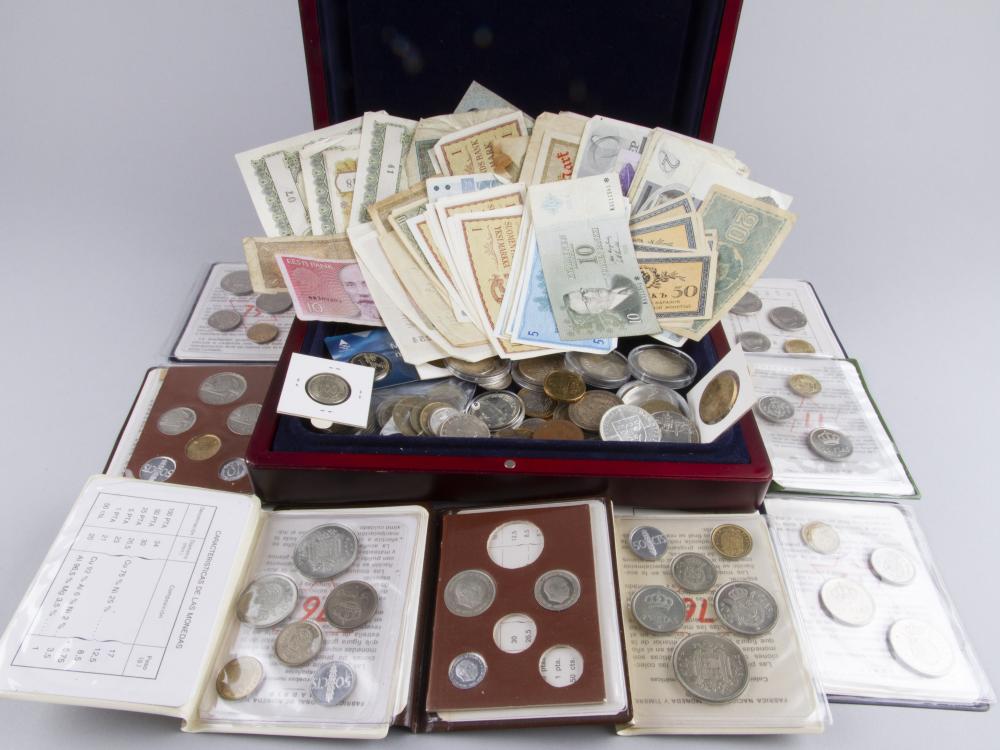 Coins Collection Silver & Other Various Countries: Collection of silver and other coins from Finland, Denmark, Mexico, USA, Portugal, Sweden, Spain, Russia, Germany, Japan, and Czech Republic.