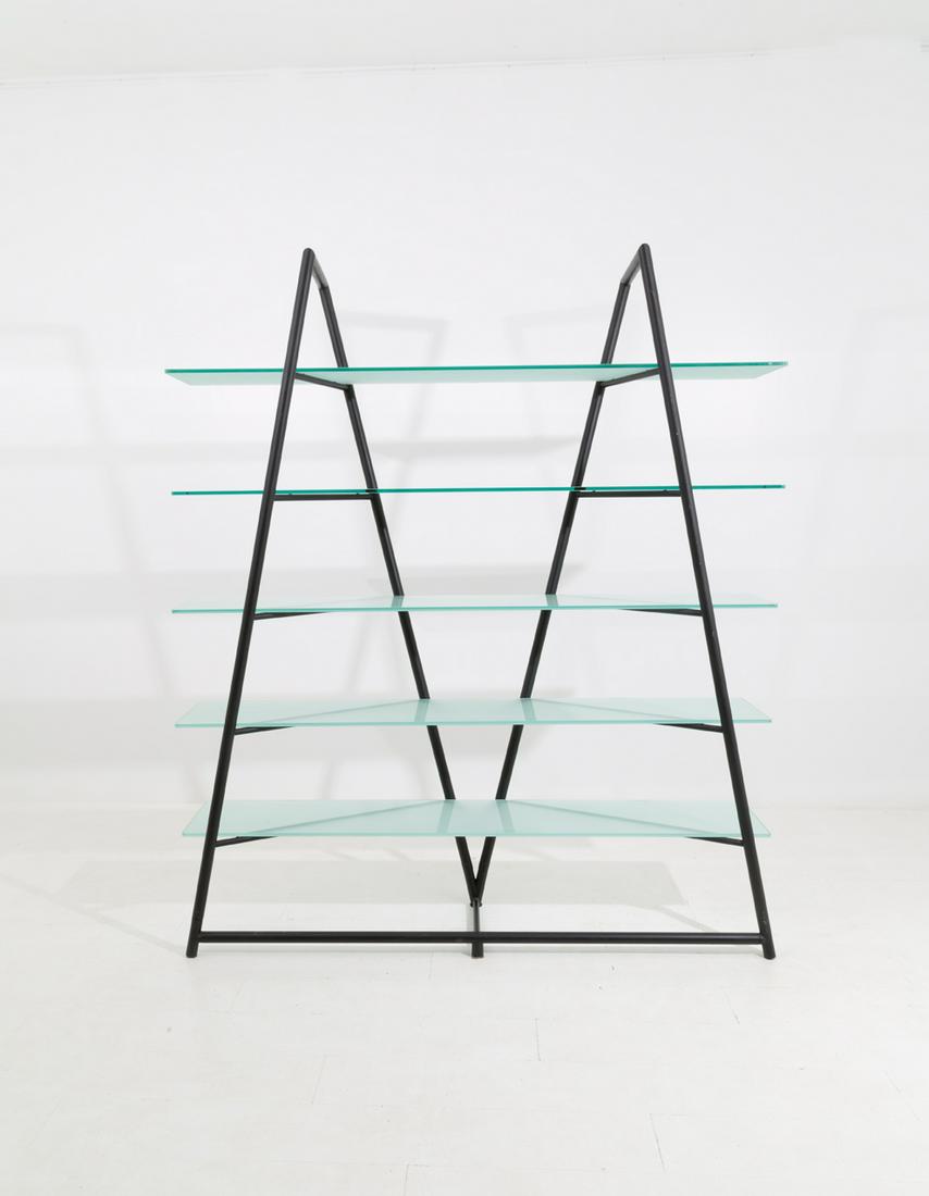 RAVARINI CASTOLDI & C. Iron and glass bookcase: Libreria in ferro con piani in vetro. Manifattura RAVARINI CASTOLDI & C. XX secolo. Mis. Lung. cm. 180 Alt. cm. 197 ca. Val. 600/900