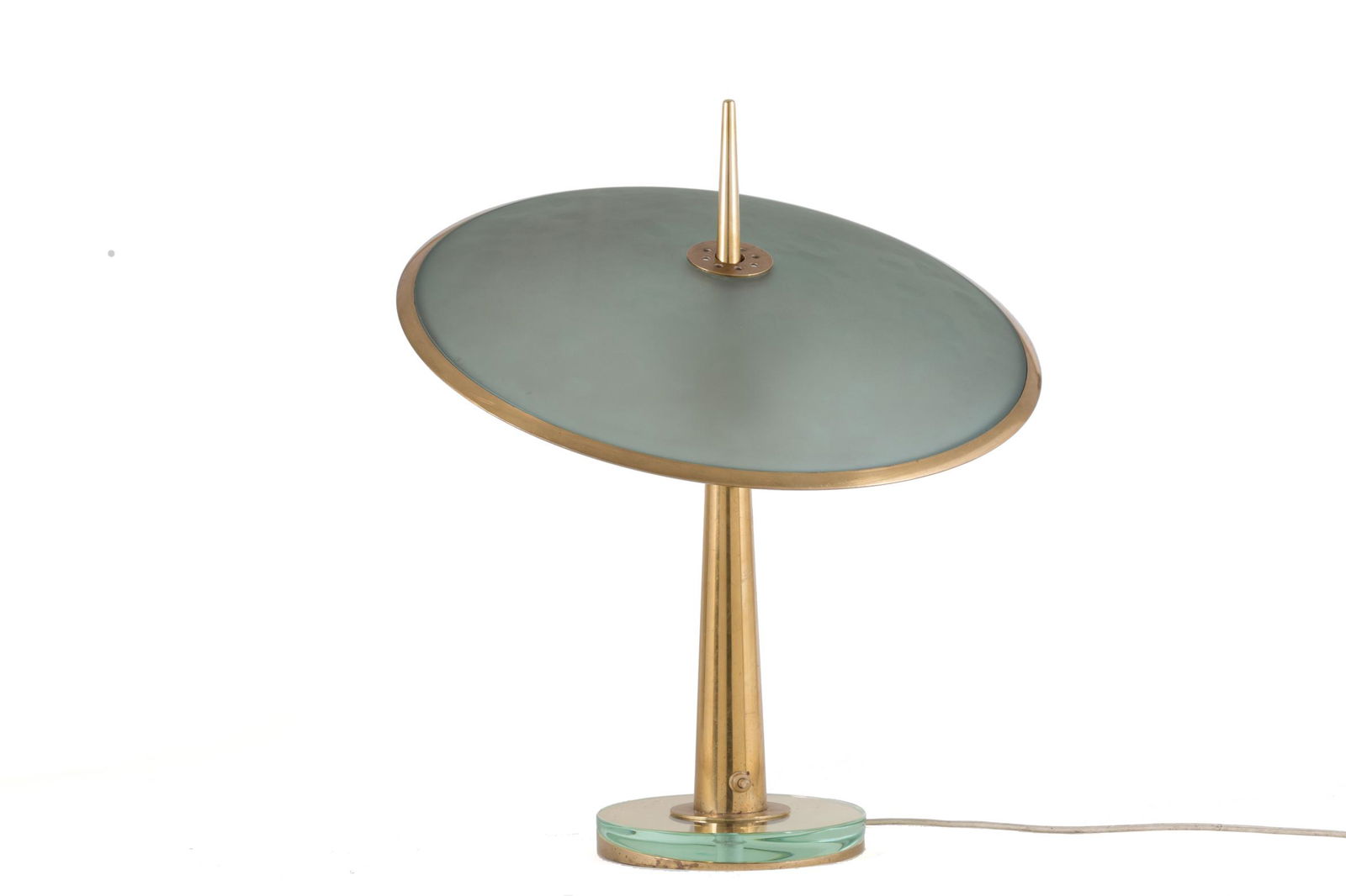 MAX INGRAND for FONTANA ARTE. Brass table lamp: MAX INGRAND (Bressuire, 1908 - Parigi, 1969) per FONTANA ARTE. Lampada da tavolo in ottone e vetro. Pubblicata in Domus n. 315, febbraio 1956, pag. 59, Fontana Arte Una Sotria Trasparente, Falconi, pa
