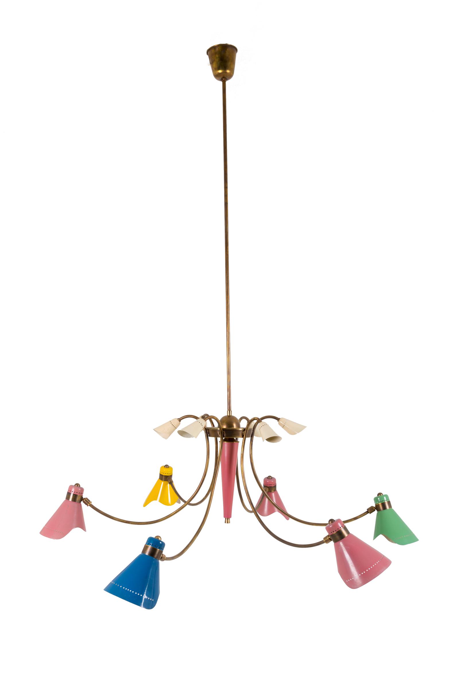 Italian brass and aluminum chandelier. '60s: Lampadario in ottone e alluminio. Produzione italiana. Anni '60. Buone condizioni, impianto elettrico funzionante. Mis. Alt. cm. 130 Diam. cm. 90 ca. Val. 700/1000