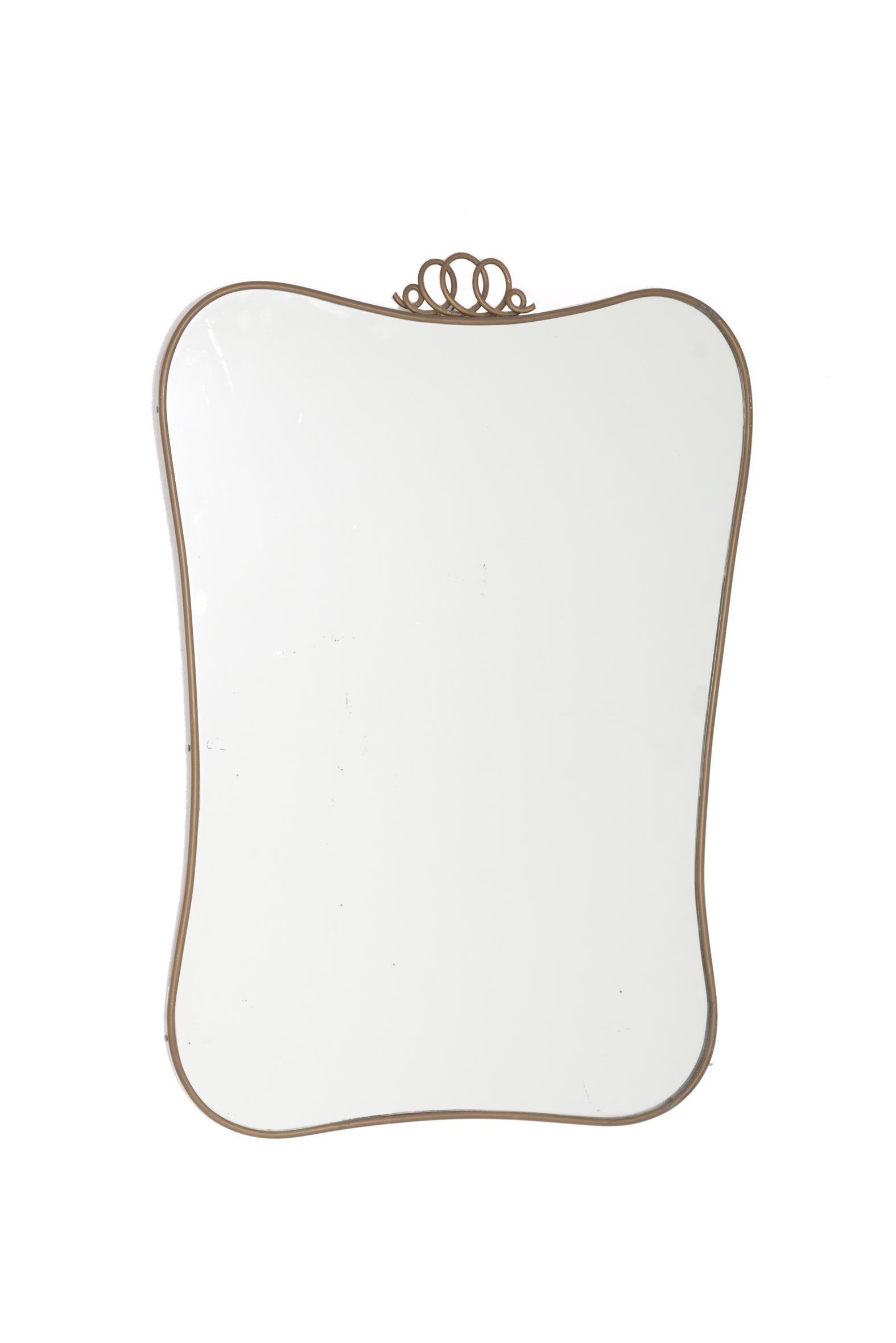 GIO PONTI (Attr.). Brass mirror: GIO PONTI (Attr.) (Milano, 1891-1979). Specchierina sagomata in ottone con cimasa traforata. Anni '40. Mis. Lung. cm. 46 Alt. cm. 71 Prof. cm. 2.5 ca. Val. 800/1000