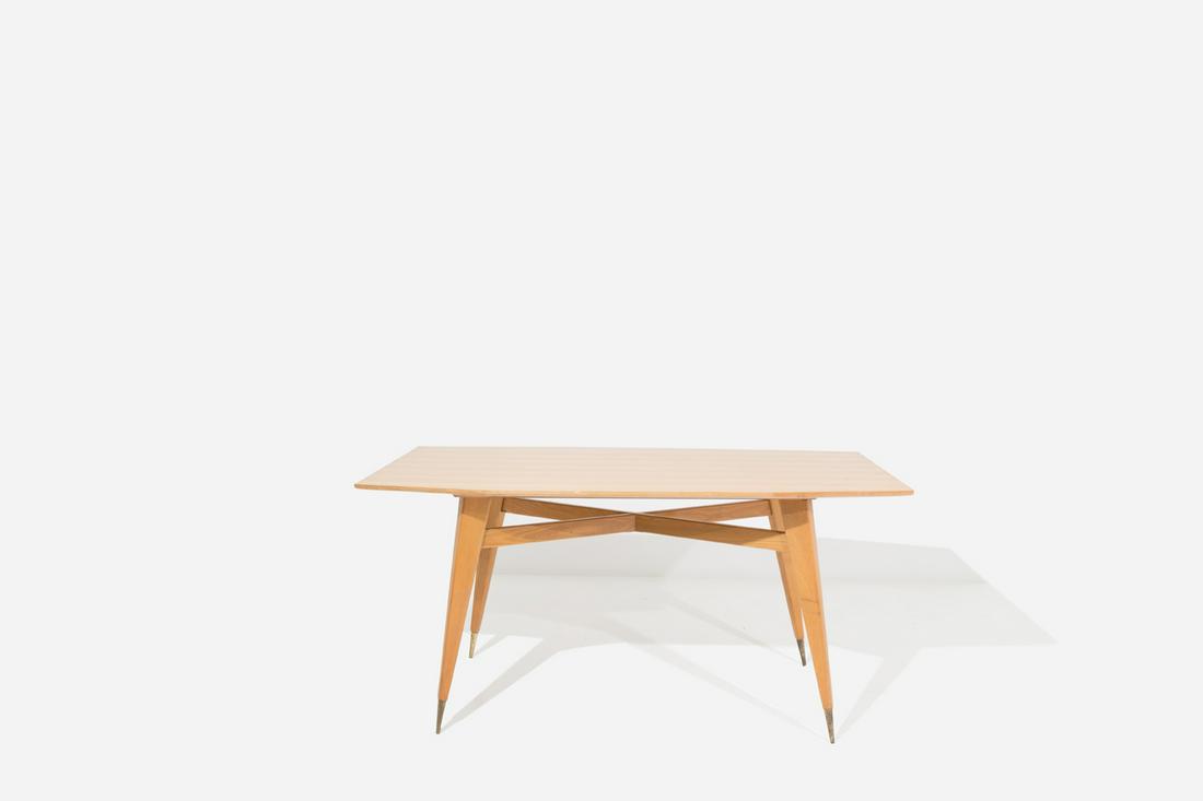 GIO PONTI. Ash and brass table with expertise: GIO PONTI (Milano, 1891-1979). Tavolo in frassino e ottone. Con expertise n. 15135/000 dei Gio Ponti Archives. Anni '50-'60. Mis. Lung. cm. 160 Alt. cm. 80 Prof. cm. 80 ca. Val. 4000/6000