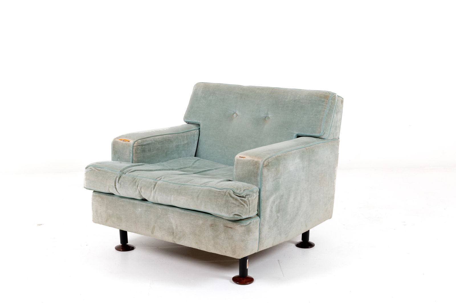 MARCO ZANUSO for ARFLEX. Square model armchair: MARCO ZANUSO (Milano, 1916-2001) per ARFLEX. Poltrona modello Square in legno, metallo e velluto. Anni '50. Difetti. Mis. Lung. cm. 85 Alt. cm. 71 Prof. cm. 90 ca.