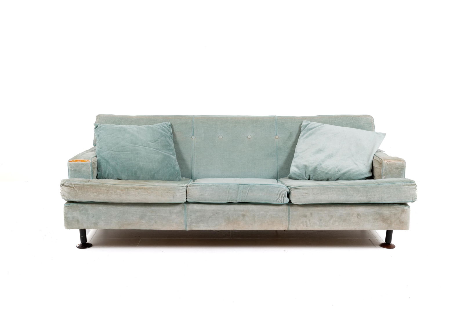 M. ZANUSO-ARFLEX. Three seater sofa Square model: MARCO ZANUSO (Milano, 1916-2001) per ARFLEX. Divano tre posti modello Square in legno, metallo e velluto. Anni '50. Difetti. Mis. Lung. cm. 196 Alt. cm. 68 Prof. cm. 90 ca.