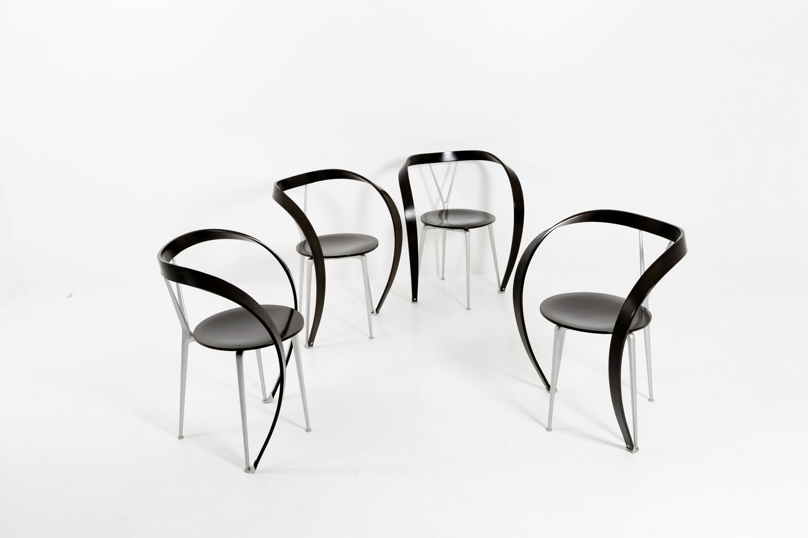 A.BRANZI for CASSINA. Four chairs Reverse model: ANDREA BRANZI (Firenze, 1938) per CASSINA. Quattro sedie modello Reverse in legno e alluminio. Etichetta del produttore. Anni '80. Piccoli difetti. Mis. Lung. cm. 63 Alt. cm. 75 Prof. cm. 47 ca.