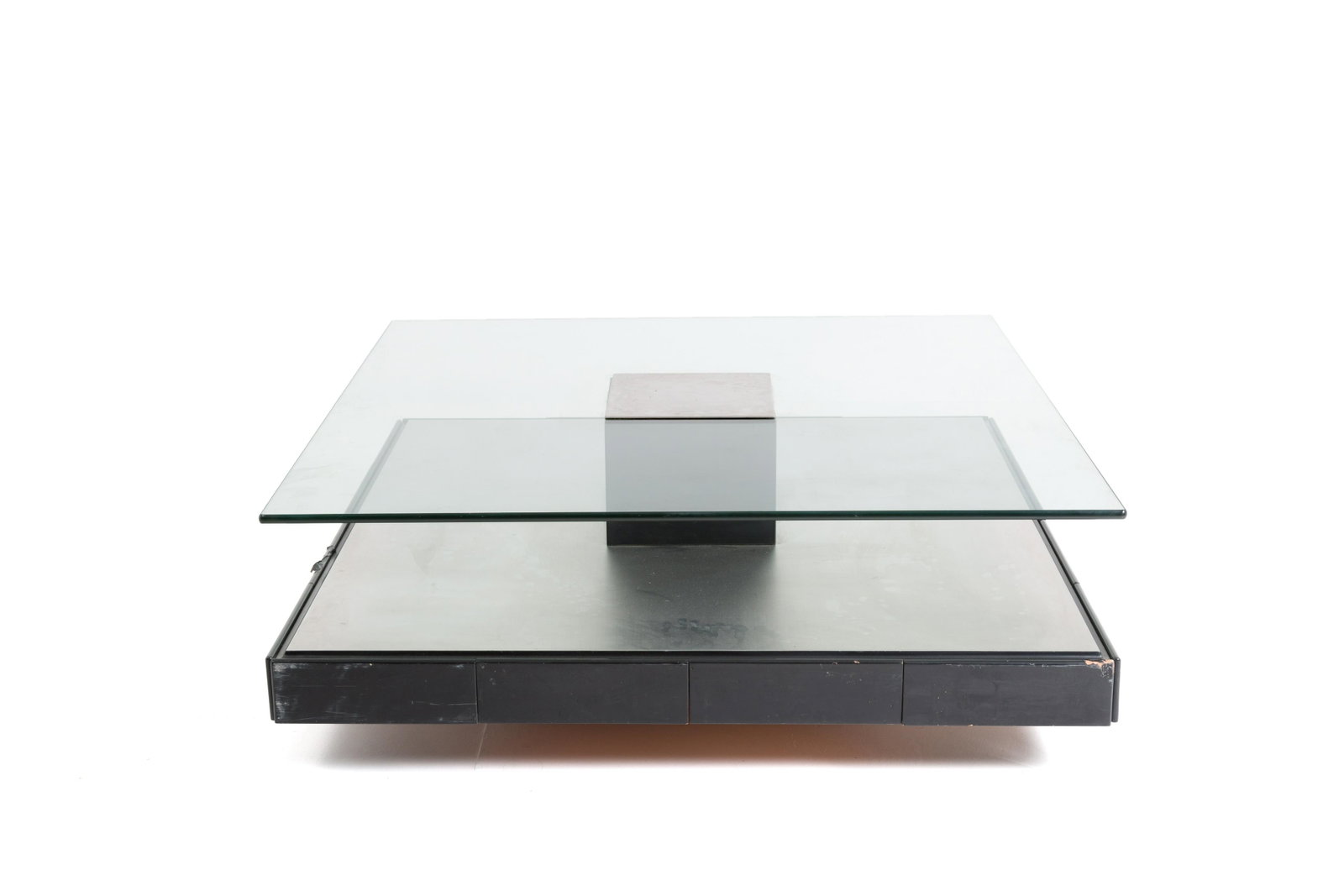 MARCO FANTONI for TECNO. Glass and steel table: MARCO FANTONI per TECNO. Tavolo da salotto quadrato in vetro e acciaio satinato con cassettini. Anni '70. Difetti. Mis. Lung. cm. 130 Alt. cm. 46 Prof. cm. 130 ca.