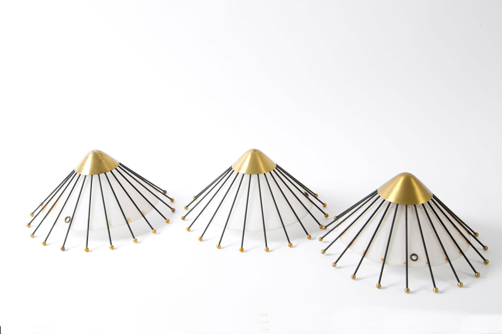 STILUX. Three glass applique Tirreno model: Tre applique modello Tirreno in vetro lattimo. Produzione STILUX, Milano. Anni '50. Mis. Alt. cm. 20 Diam. cm. 27.5 ca.