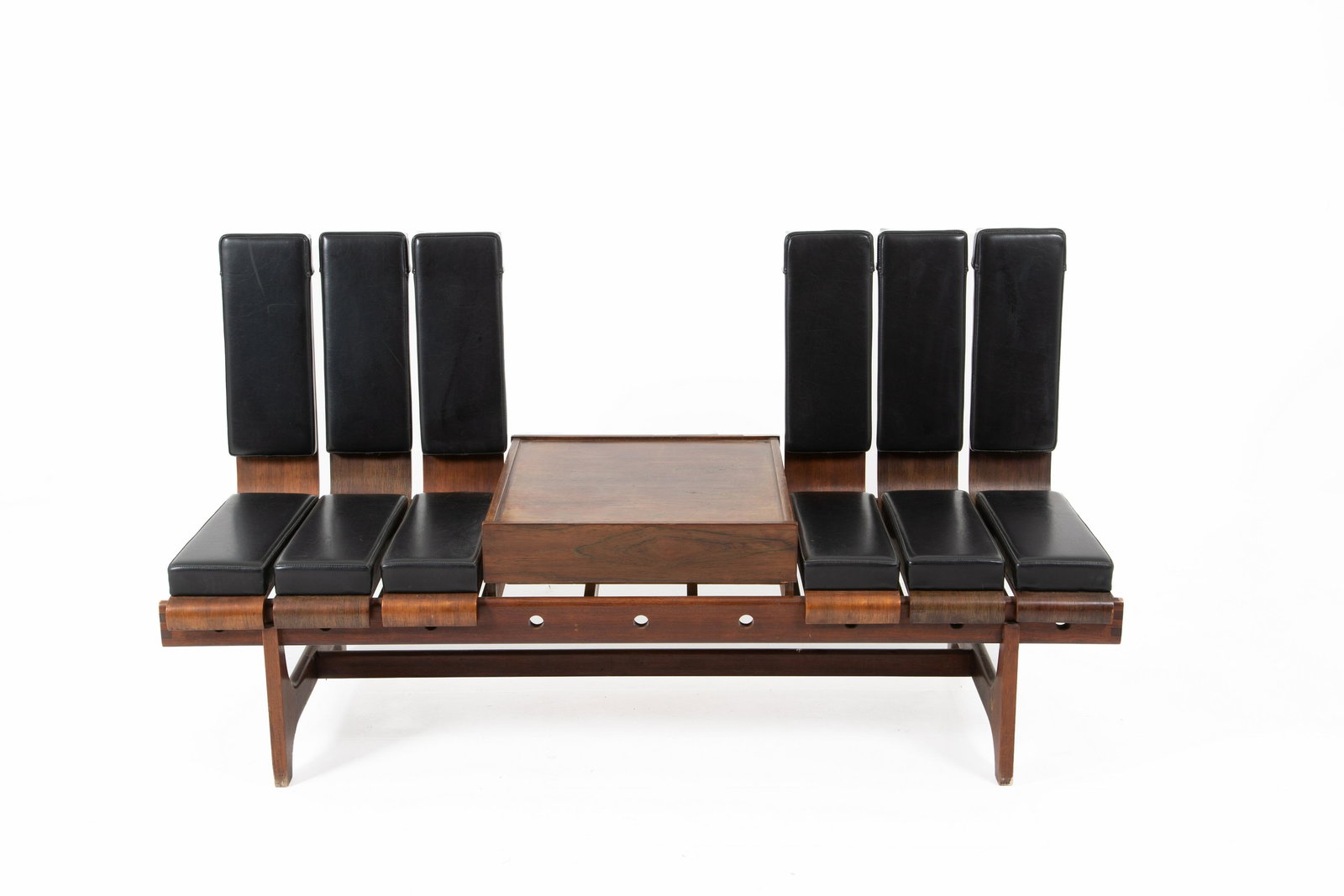BAROVERO. Wooden and leather modular sofa. '50s: Raro divanetto modulare in legno e pelle con cassetto. Produzione BAROVERO, Torino. Etichetta del produttore. Anni '50. Mis. Lung. cm. 156 Alt. cm. 83 Prof. cm. 60 ca.