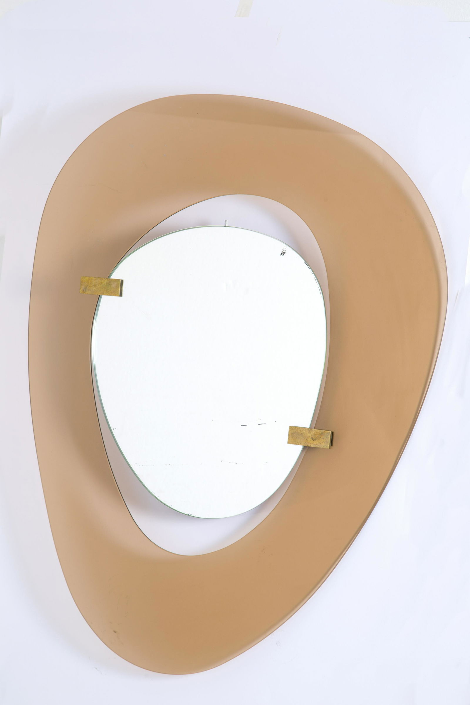 MAX INGRAND for FONTANA ARTE. Fontanit mirror: MAX INGRAND (Bressuire, 1908 - Parigi, 1969) per FONTANA ARTE. Specchiera Fontanit a sagoma particolarmente ricercata con cornice in cristallo colorato. Anni '50. Pubblicata sulla rivista Vitrum n. 8,