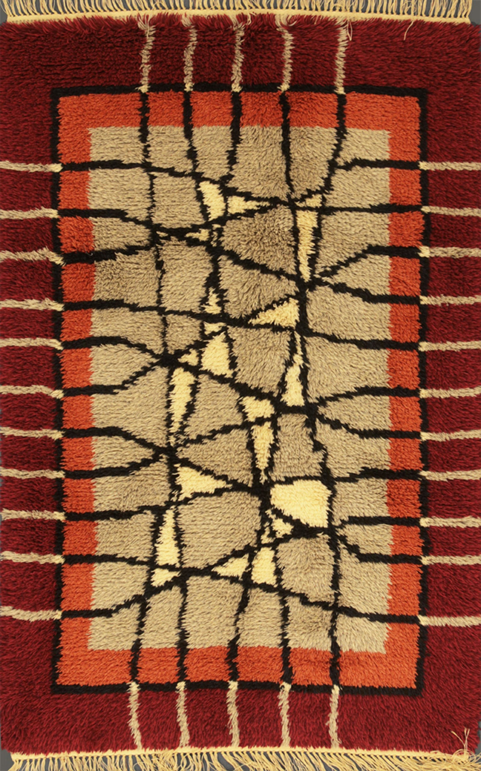 Rya wool rug. Sweden. '60s-'70s: Tappeto Rya, annodato a mano in lana. Svezia. Anni '60-'70. Ottimo stato di conservazione. Mis. Lung. cm. 115 Alt. cm. 175 ca.