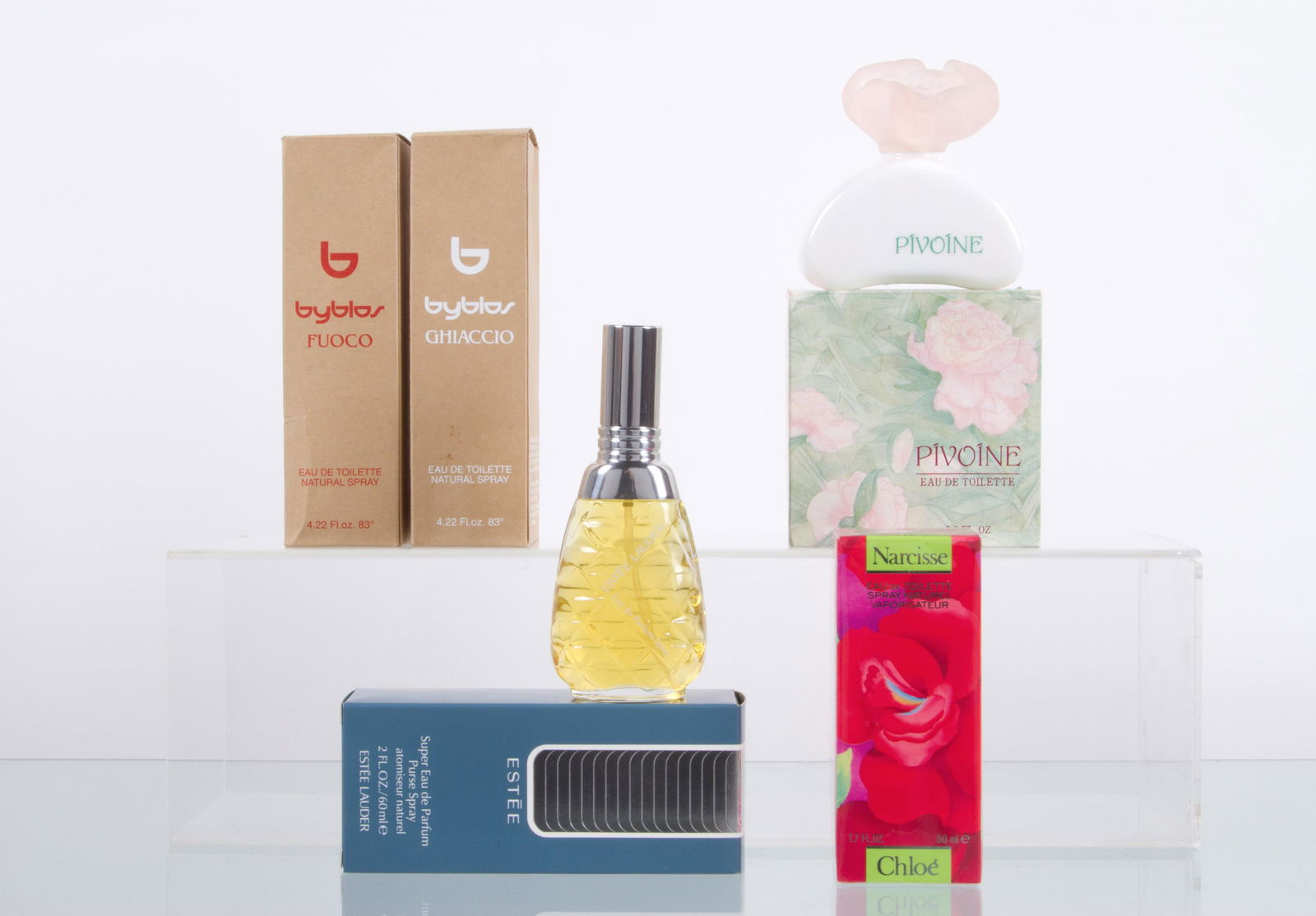 Five vintage perfumes: Lotto composto da cinque profumi mai usati - Super Eau de Parfum Purse spray di ESTEE LAUDER. Raro, vintage. 60 ml - Ghiaccio Eau de Toilette natural spray di BYBLOS. Vintage. 125 ml - Fuoco Eau de To