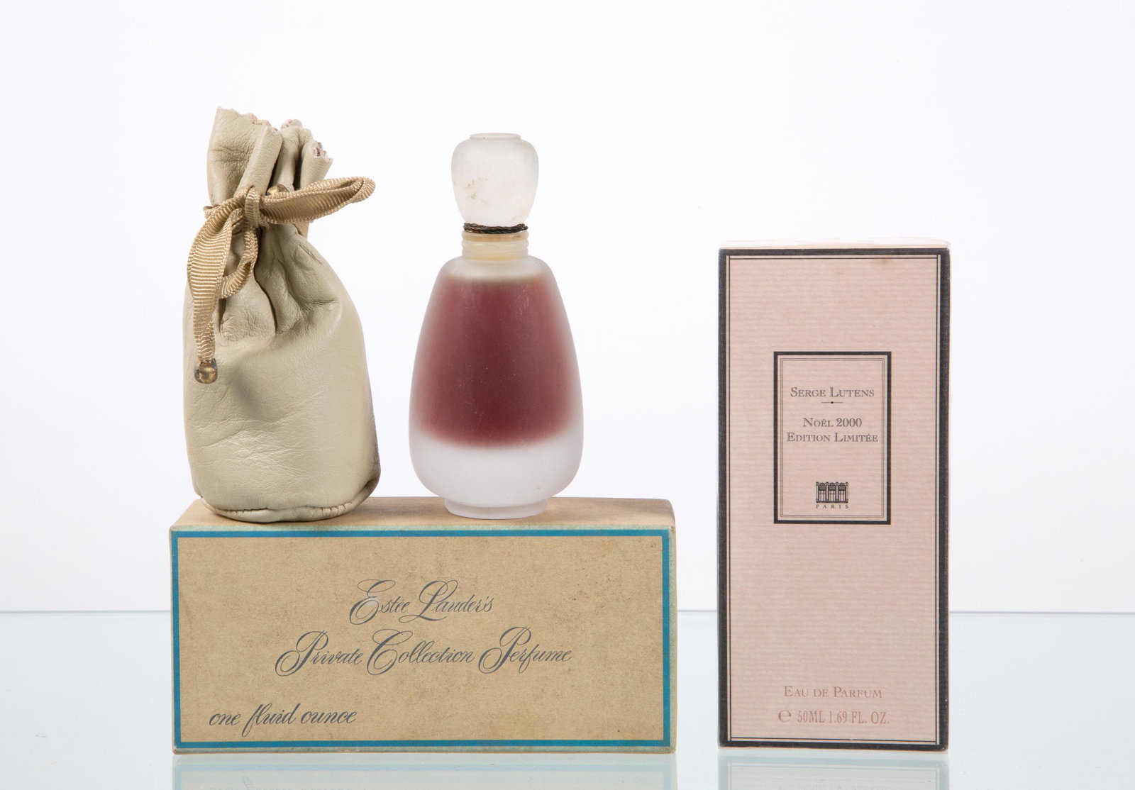 Two vintage perfumes: Lotto composto da due profumi mai usati - Noel 2000 Edition Limitée Eau de Parfum di SERGE LUTENS. Vintage. 50 ml - Private collection Parfum di ESTEE LAUDER'S. Raro, Vintage. Custodia in pelle. 1 FL