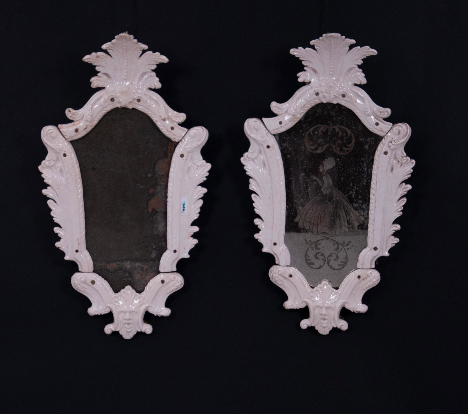 Pair of Bassano ceramic mirrors. 19th c.: Coppia di specchierine in ceramica di Bassano. XIX secolo. Difetti. Mis. Lung. cm. 34 Alt. cm. 63 ca. Val. 300/500