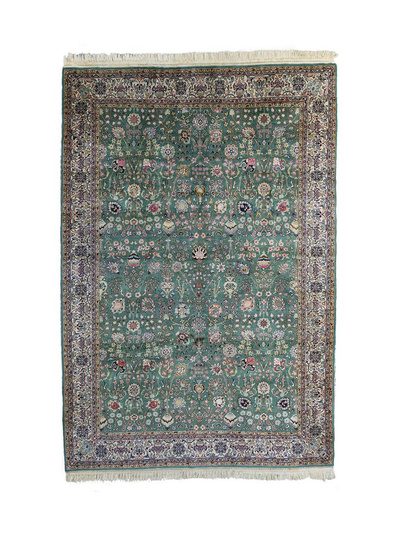 Handmade wool carpet. Bulgaria. 70s and 80s: Tappeto lavorato a mano in lana. Bulgaria. Anni '70/'80. Mis. Lung. cm. 201 Alt. cm. 296 ca. Val. 400/600