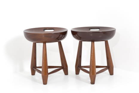 SERGIO RODRIGUEZ. Two wooden stools. 1950s: SERGIO RODRIGUEZ (Rio de Janeiro, 1927-2014). Due sgabelli in legno nobile con impugnatura nella seduta. Anni '50. Mis. Alt. cm. 44 Diam. cm. 40 ca. Val. 2100/2800