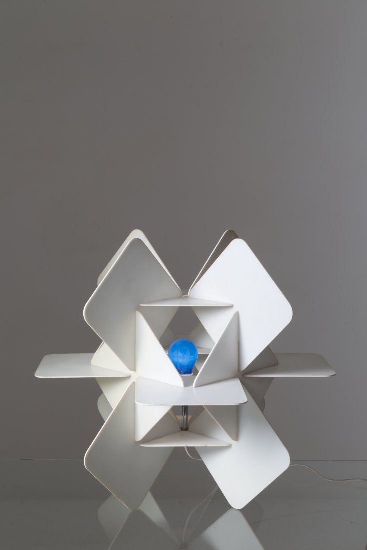 White plastic Space Age lamp. 1960s (1 of 5)