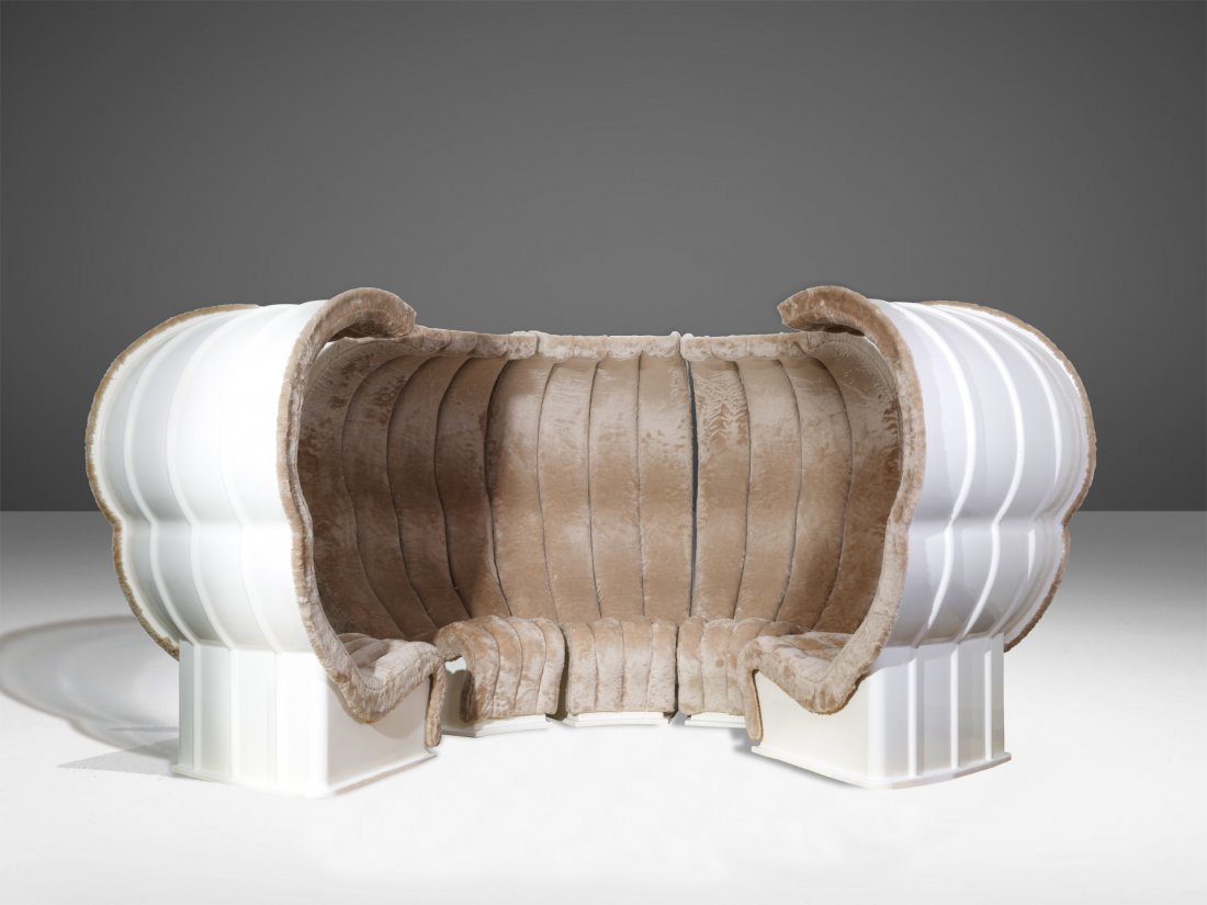 SUPERSTUDIO. Bazaar sofa. GIOVANETTI. Late 1960s: SUPERSTUDIO per GIOVANETTI. Divano Bazaar composto da cinque moduli in vetroresina e peluche. Fine anni '60. Pubblicato in origine su Domus n. 482 del gennaio 1970. Mis. singolo modulo Lung. cm. 93 Al